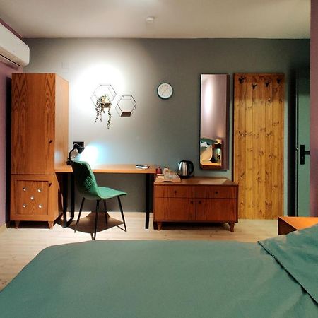 Piro'S Cozy Rooms - City Centre Корча Экстерьер фото