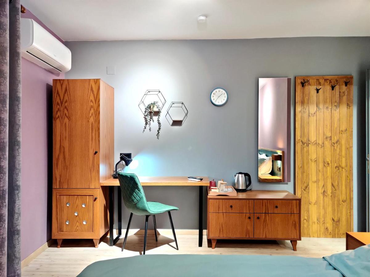 Piro'S Cozy Rooms - City Centre Корча Экстерьер фото