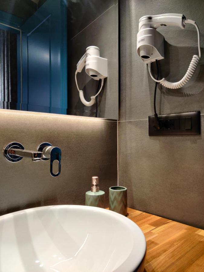 Piro'S Cozy Rooms - City Centre Корча Экстерьер фото